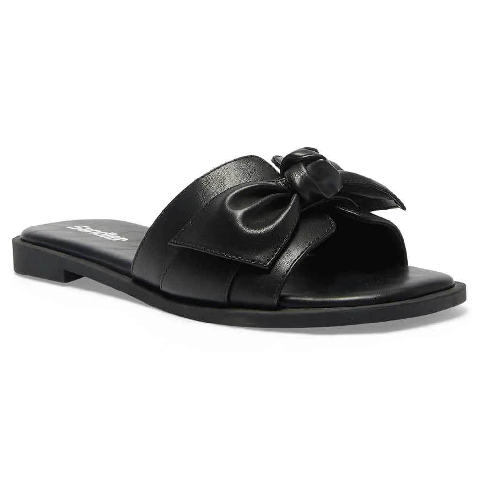 Dahlia Flat in Black Smooth