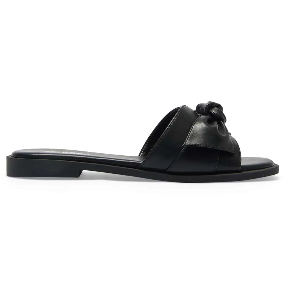 Dahlia Flat in Black Smooth