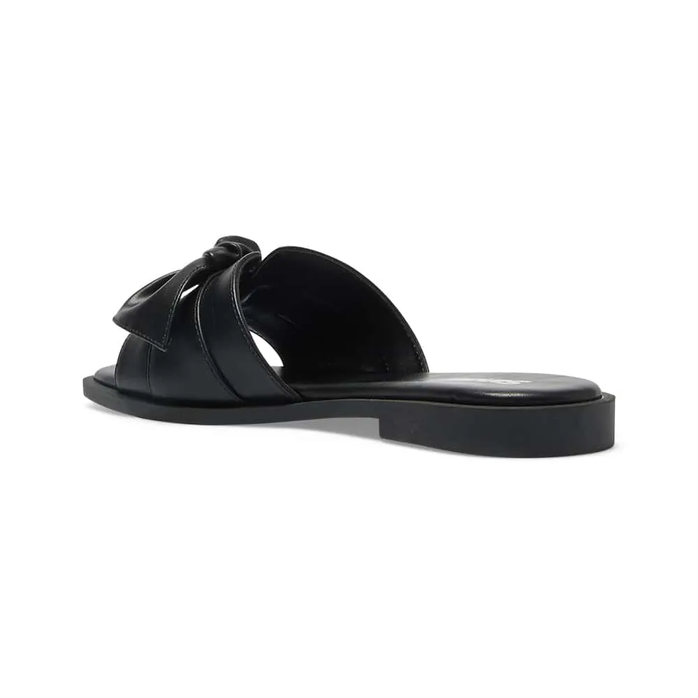 Dahlia Flat in Black Smooth