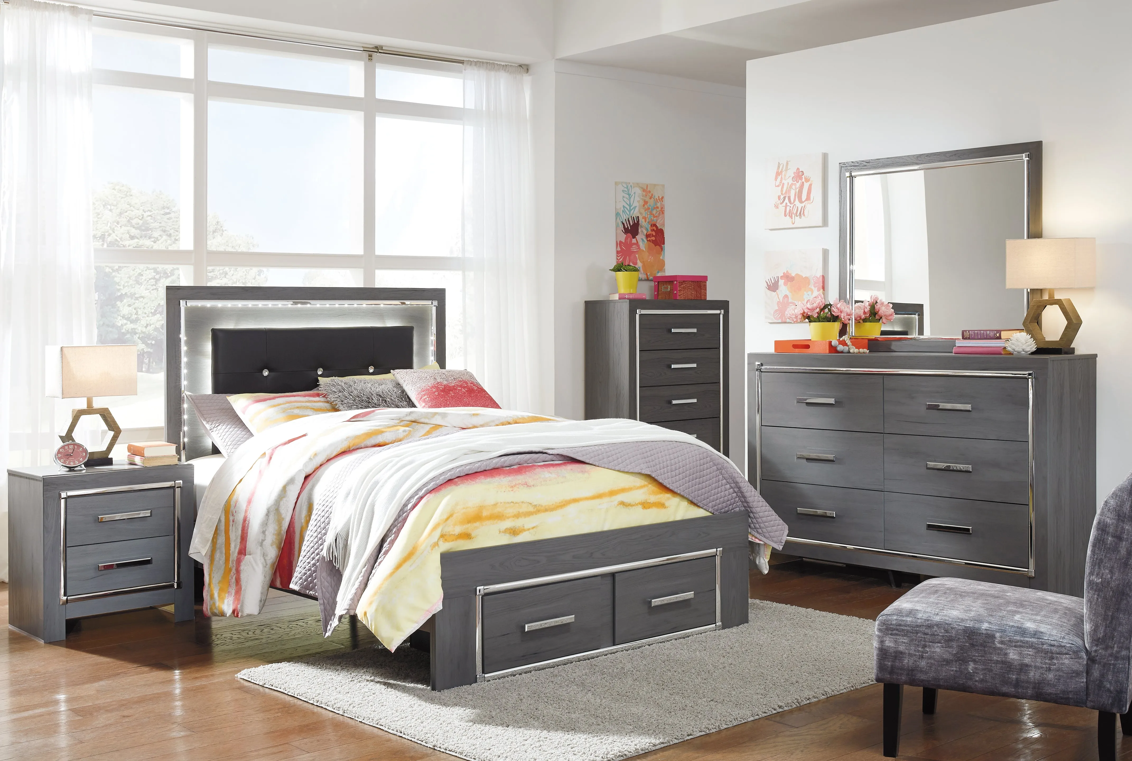 Lodanna Full Panel Bed with 2 Storage Drawers with Mirrored Dresser, Chest and Nightstand in Gray