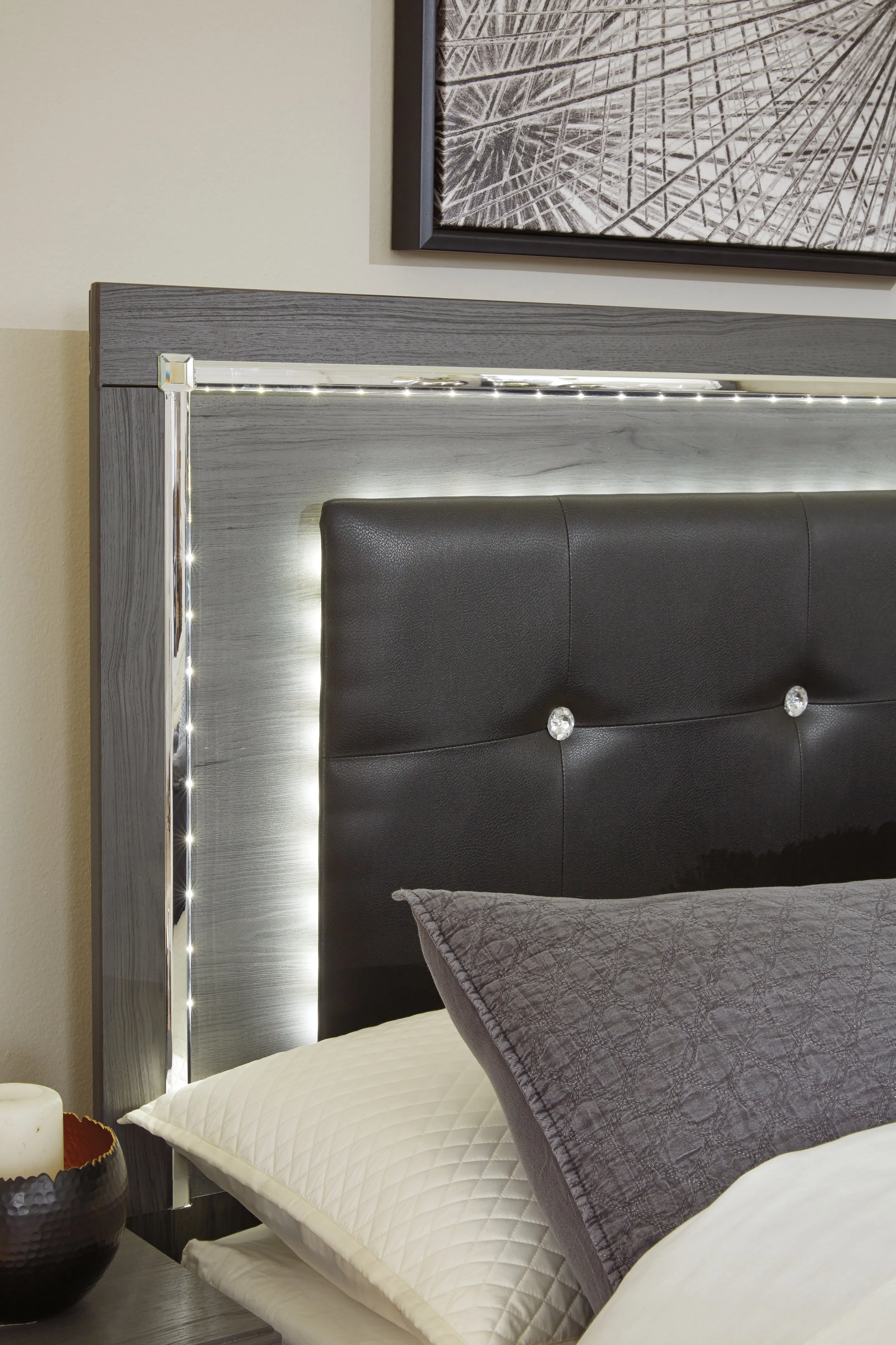 Lodanna Full Panel Bed with 2 Storage Drawers with Mirrored Dresser, Chest and Nightstand in Gray