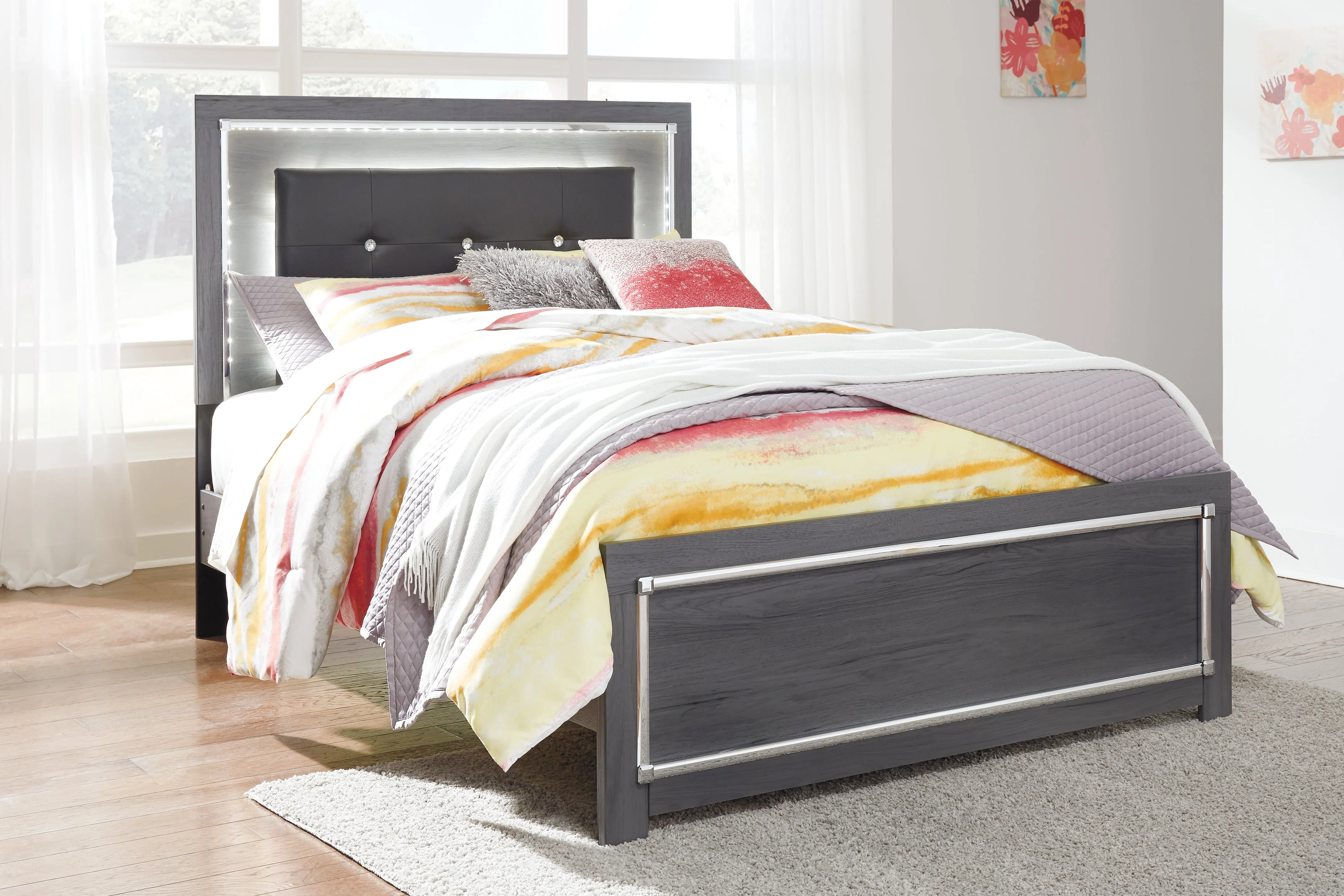 Lodanna Full Panel Bed with Dresser in Gray